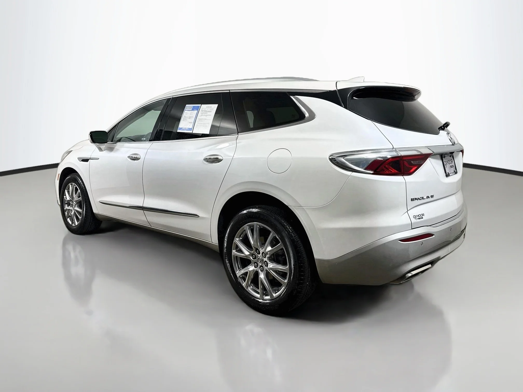 Used 2023 White Frost Tricoat Buick Essence image 5