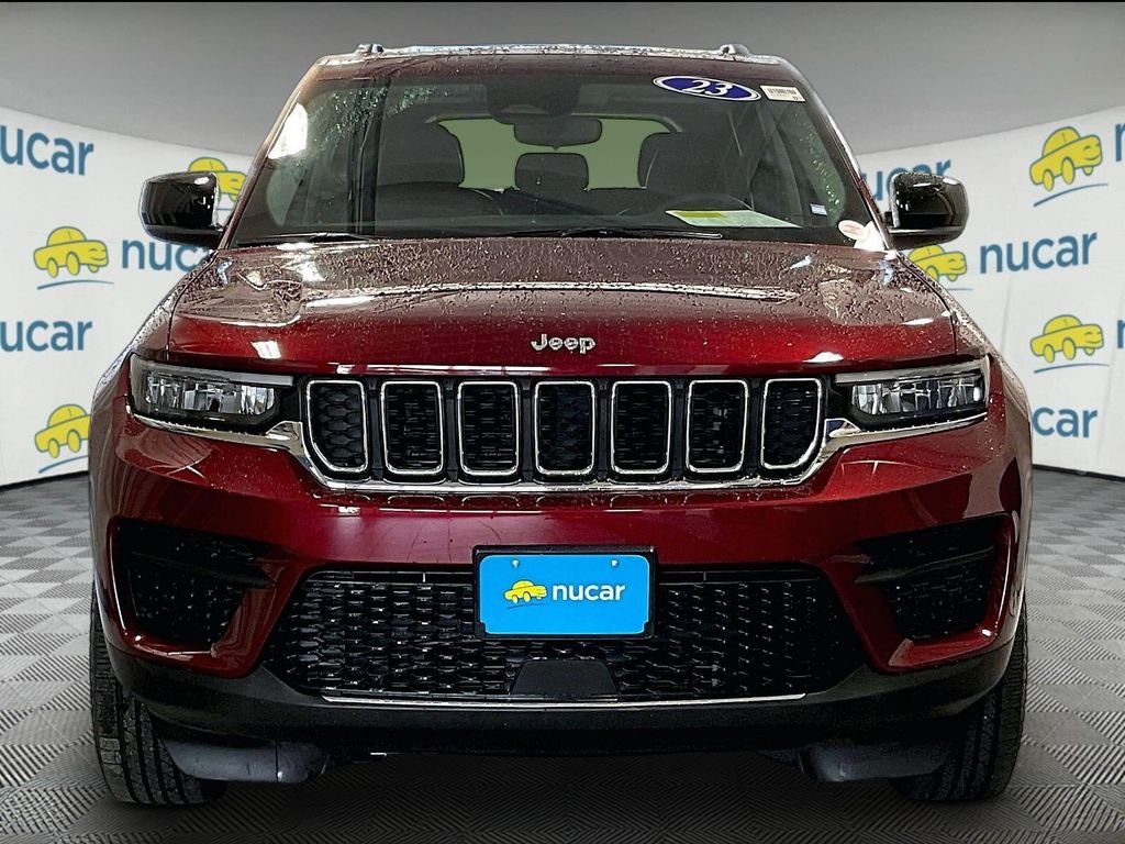 Used 2023 Red Jeep Laredo image 2