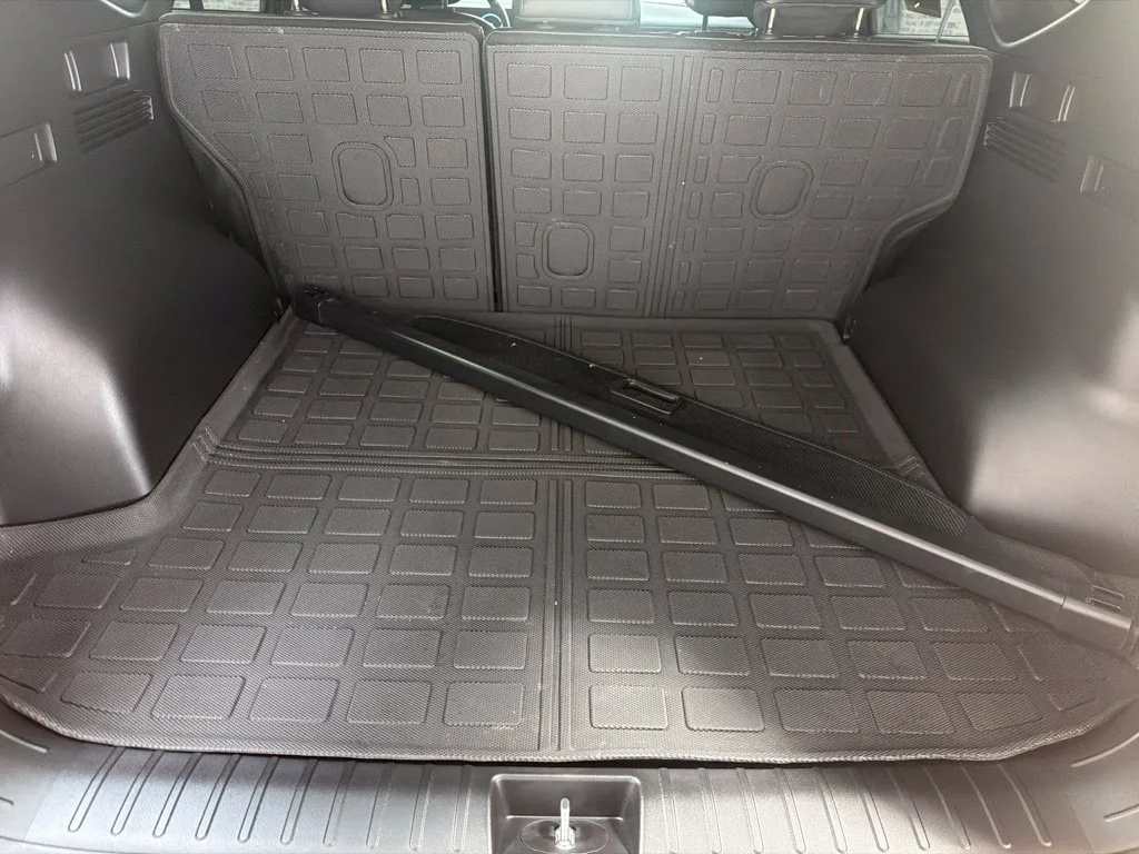 Used 2025 Hampton Gray Hyundai SEL Convenience image 9
