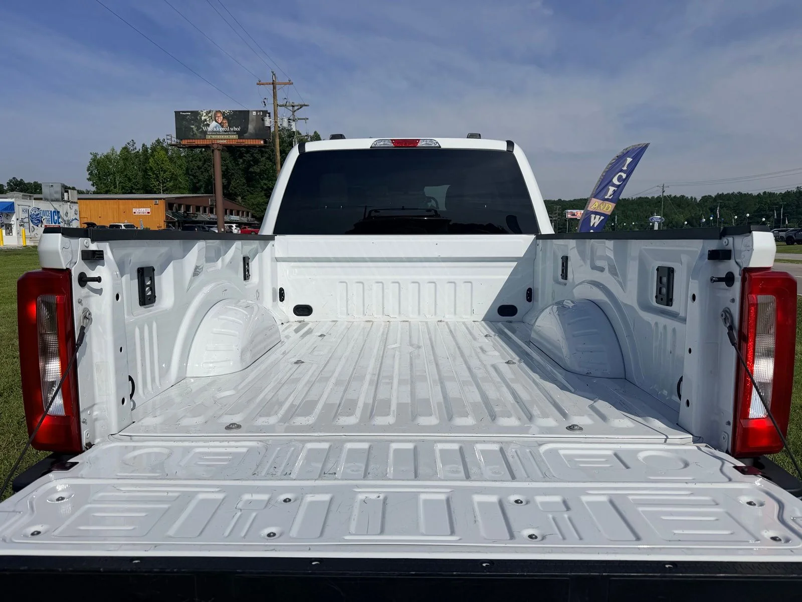 Used 2026 Oxford White Ford XLT image 7