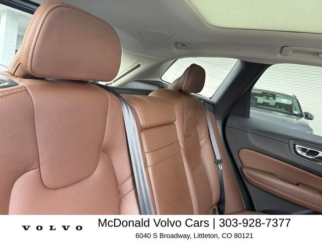 Used 2020 White Volvo T5 Momentum image 10
