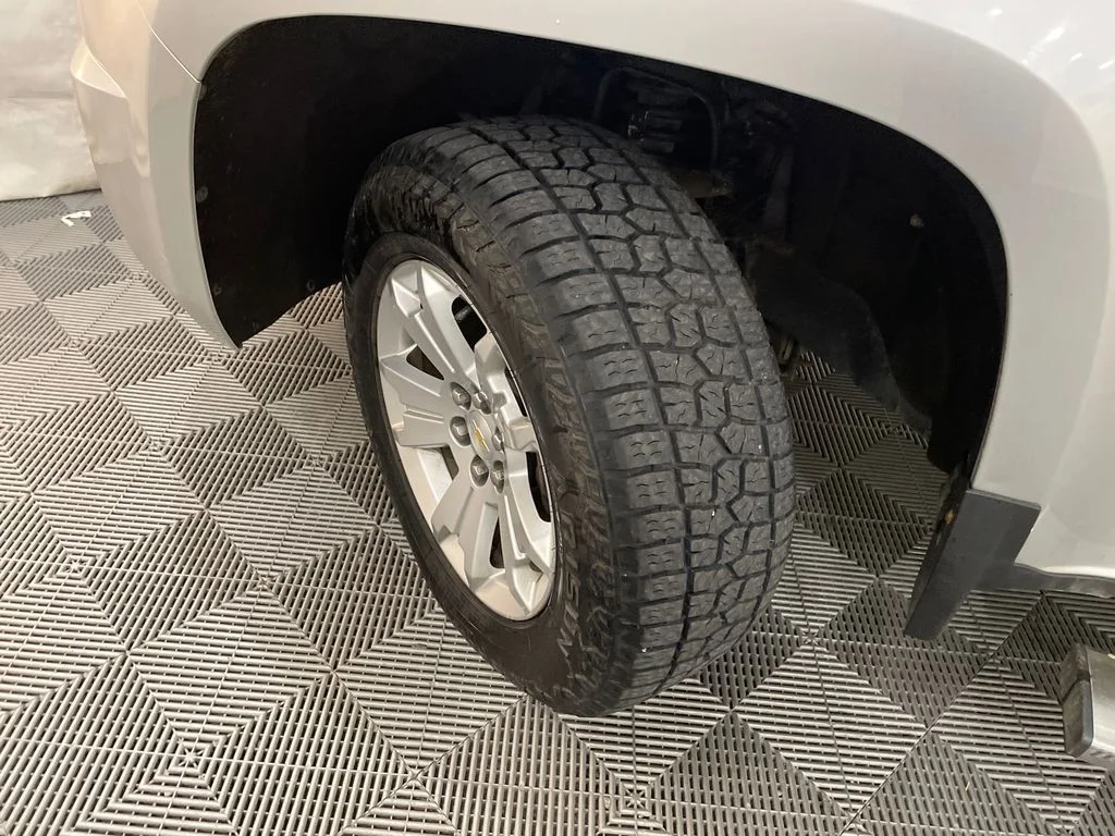 Used 2019 Silver Ice Metallic Chevrolet 4WD LT image 27