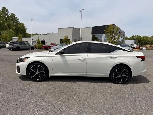 Used 2023 White Nissan 2.5 SR image 4