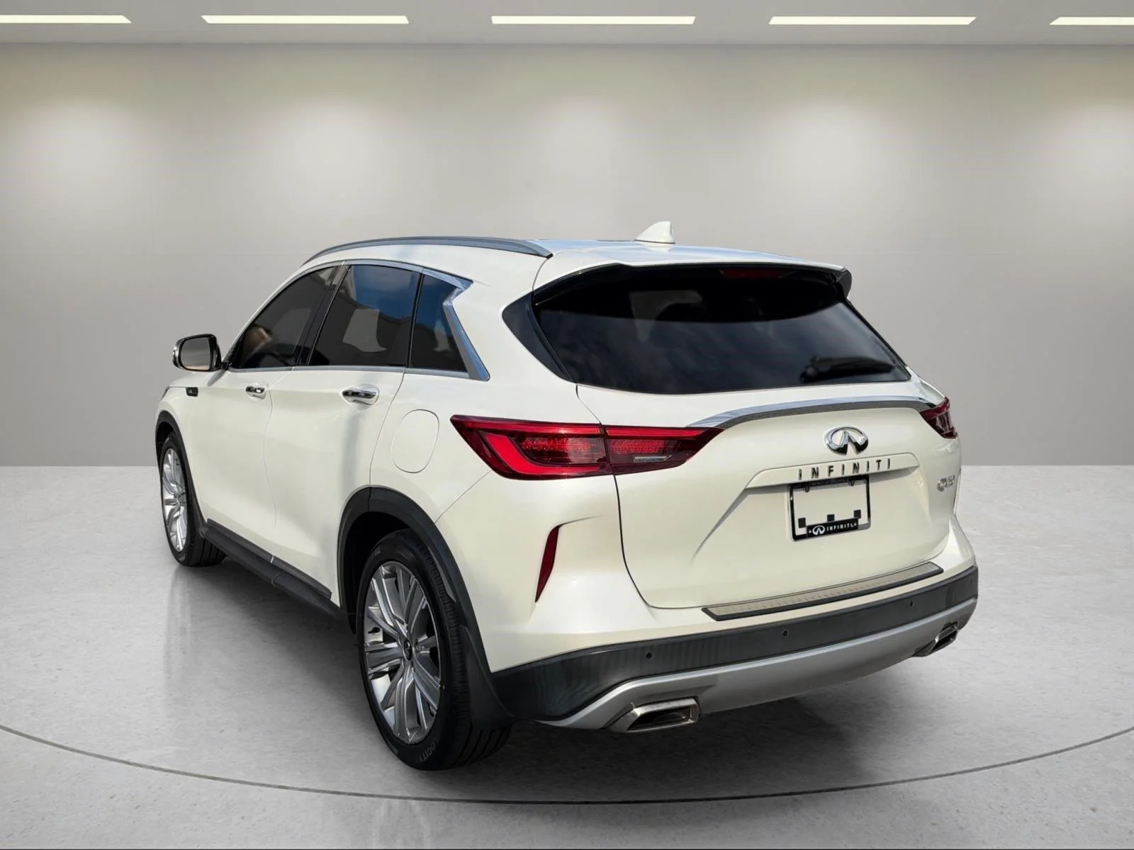 Used 2021 Majestic White INFINITI SENSORY image 3