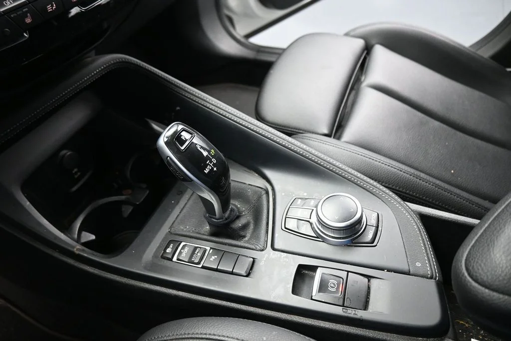 Used 2020 White BMW sDrive28i image 19