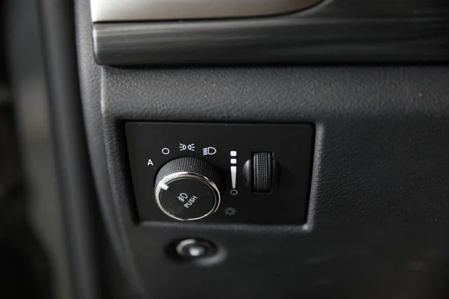 Used 2020 Gray Jeep Altitude image 11
