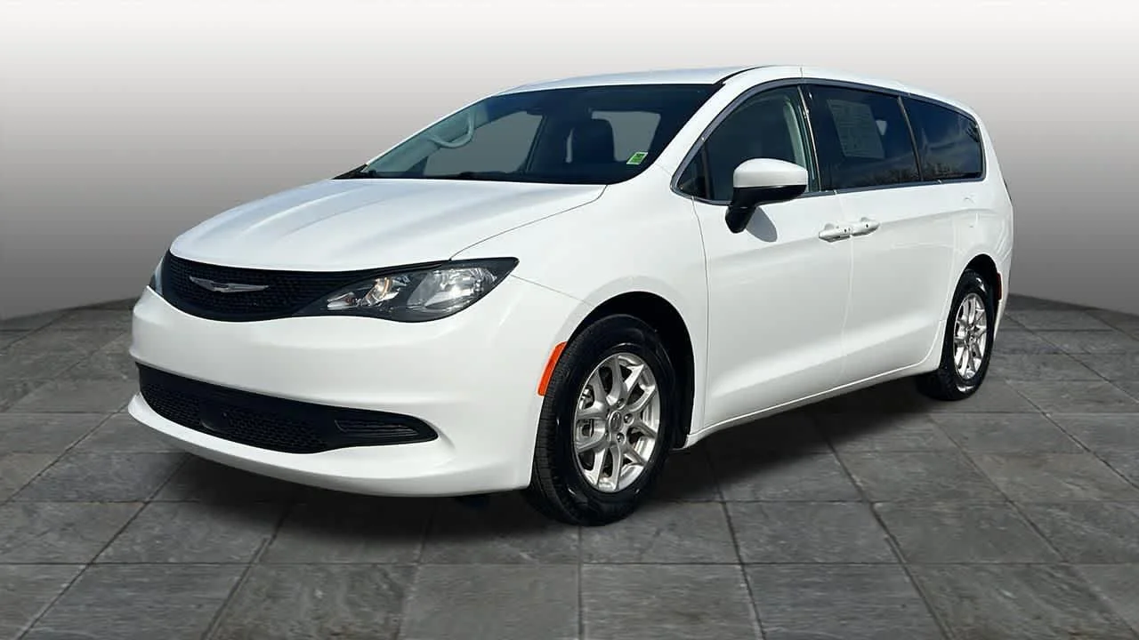 2023 Chrysler Voyager