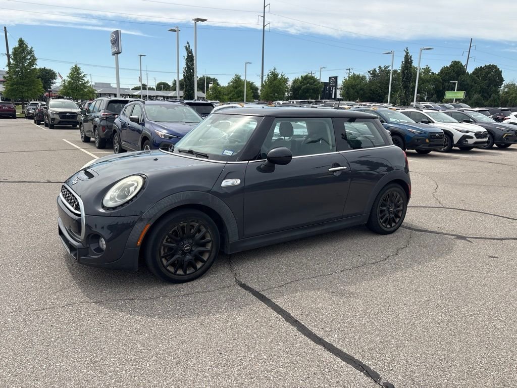 Used 2018 Gray MINI Base image 1