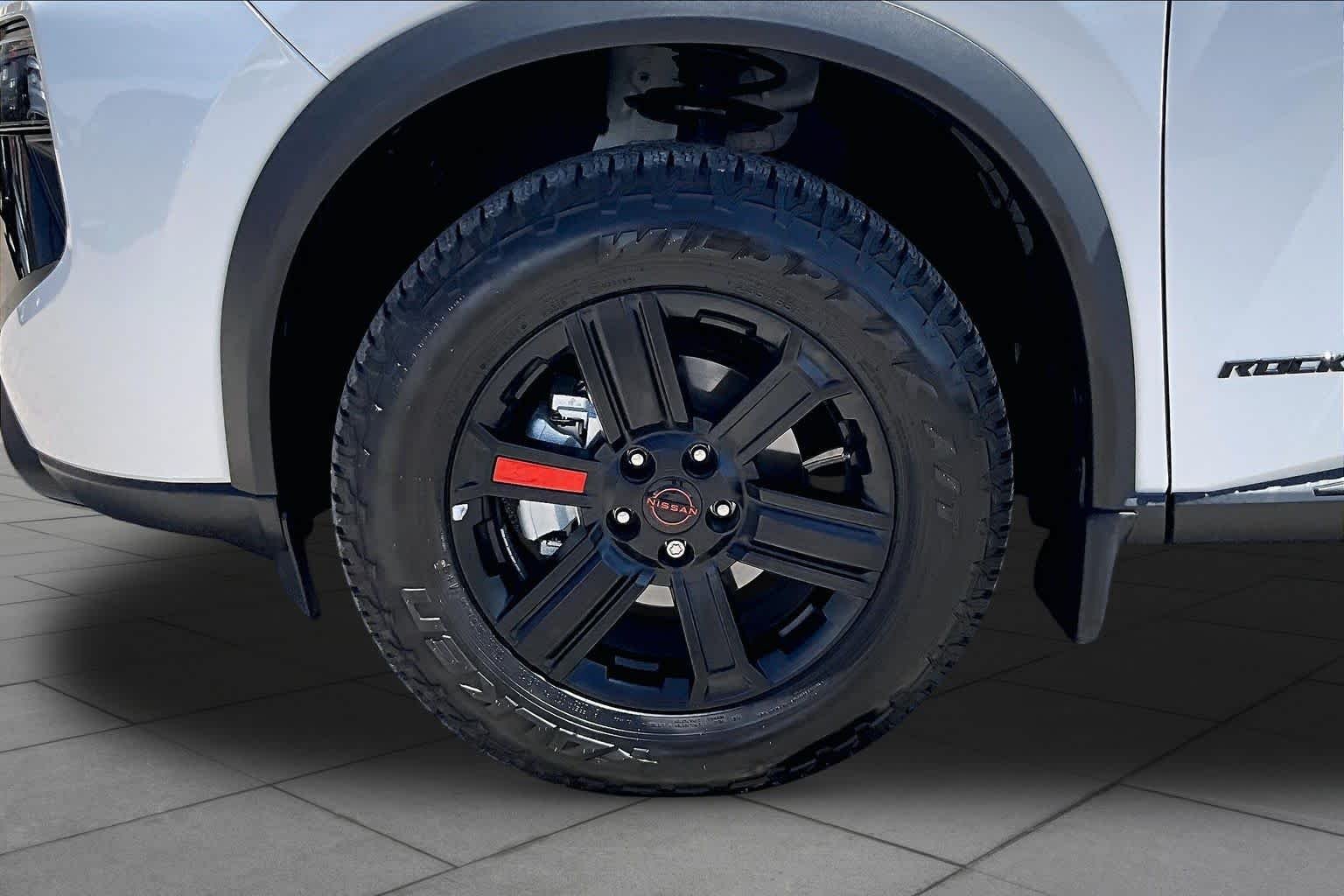 Used 2026 Everest White Pearl Tricoat Nissan Rock Creek image 10