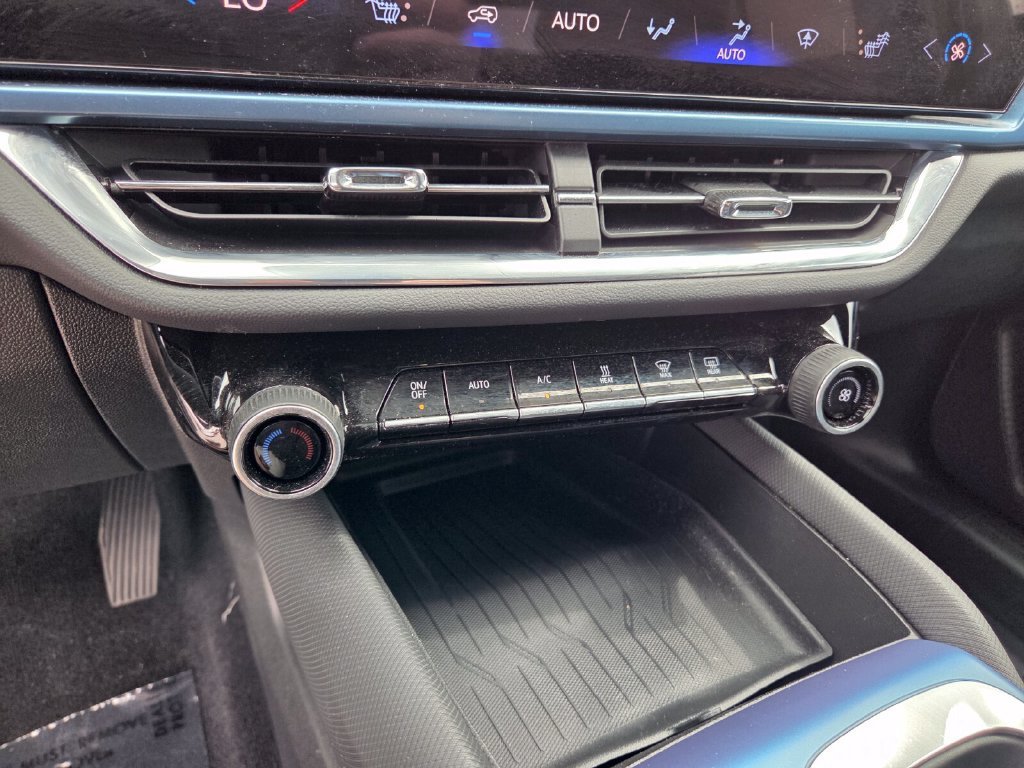 2024 Chevrolet Equinox EV LT - Photo 25