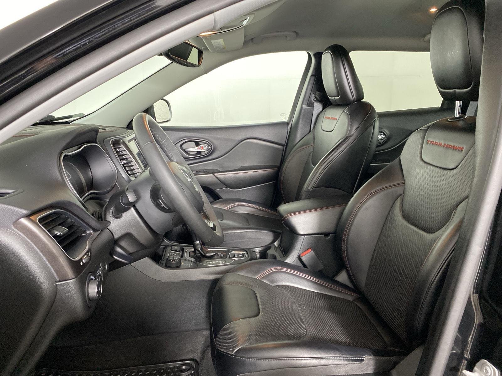 Used 2022 Diamond Black Crystal Pearlcoat Jeep Trailhawk image 10