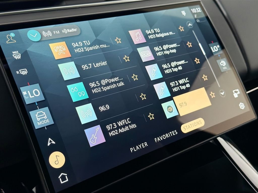 New 2026 Fuji White Land Rover Dynamic SE image 15