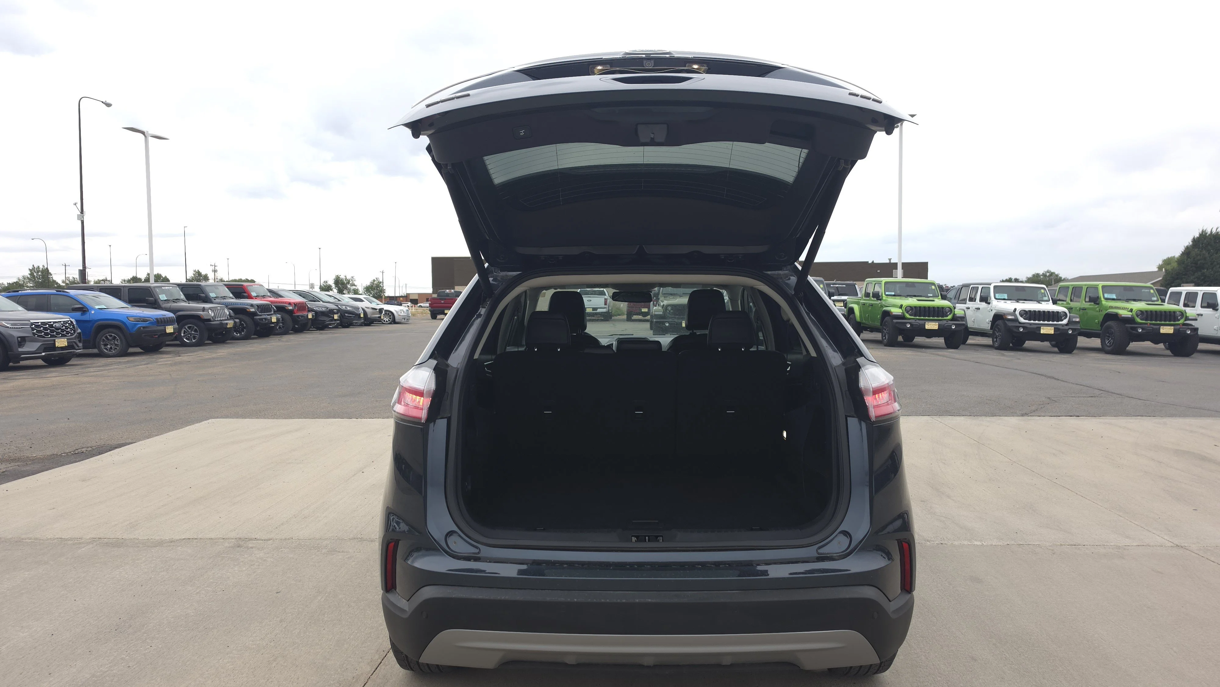 Used 2024 Blue Ford SEL image 5