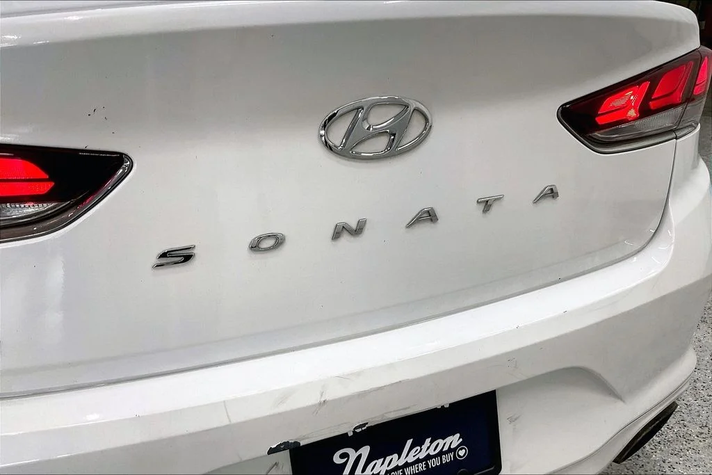 Used 2019 White Hyundai SE image 7