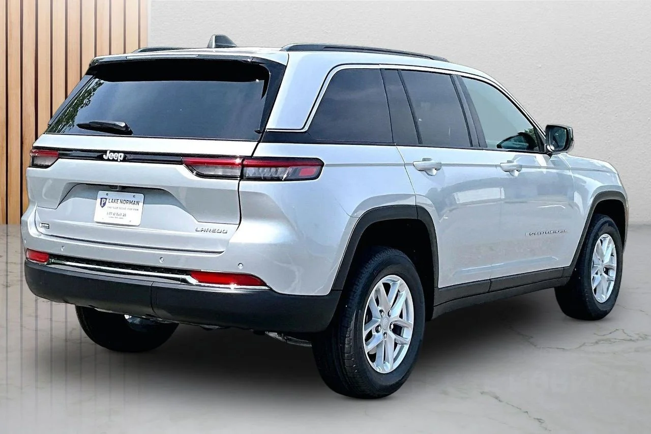 New 2026 Silver Zynith Jeep Laredo image 8