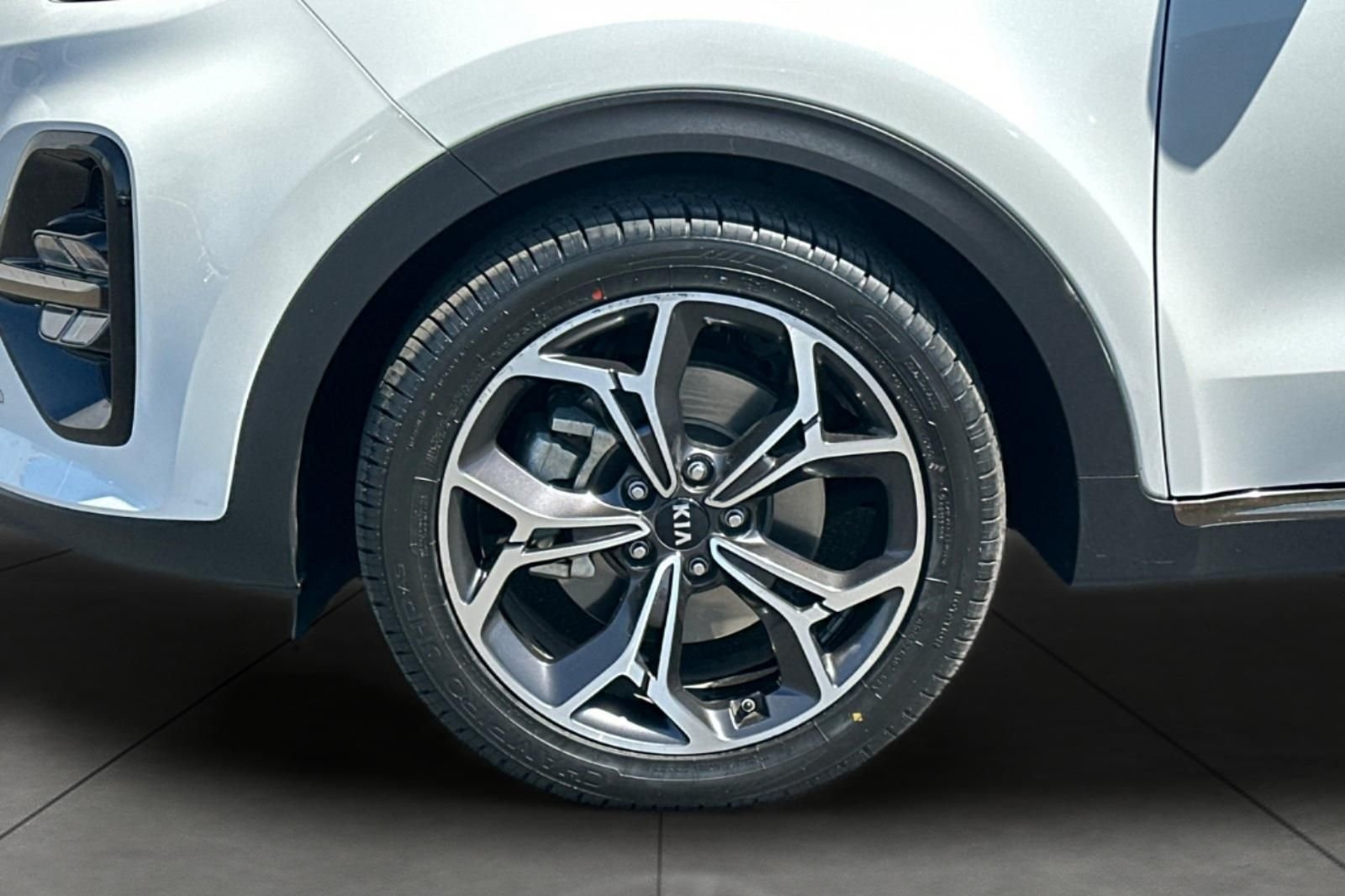 Used 2020 White Kia SX image 31