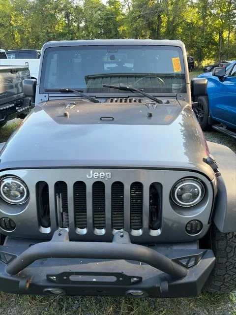 Used 2014 Gray Jeep Unlimited Rubicon image 2