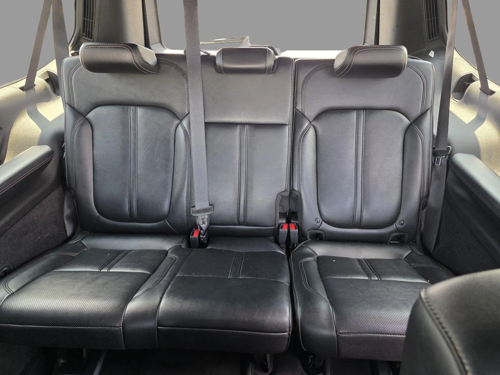 Used 2024 Midnight Sky Jeep 4x4 image 29