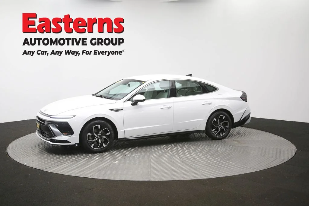 Used 2024 White Hyundai SEL image 57