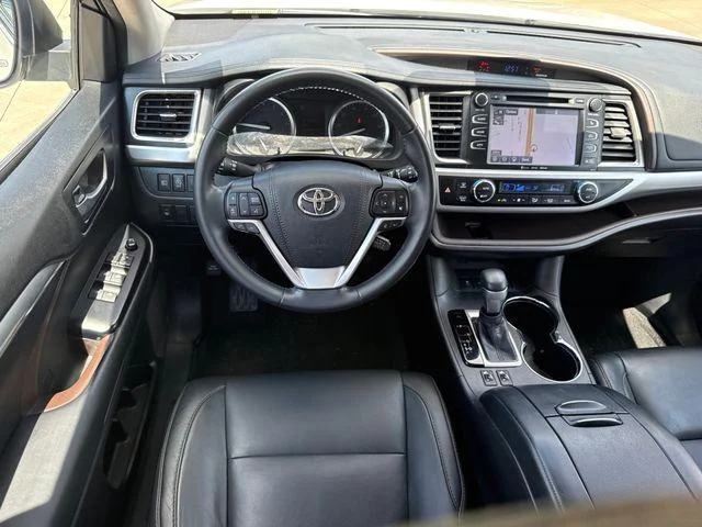 Certified Used 2018 BLIZZARD PEARL Toyota XLE image 23