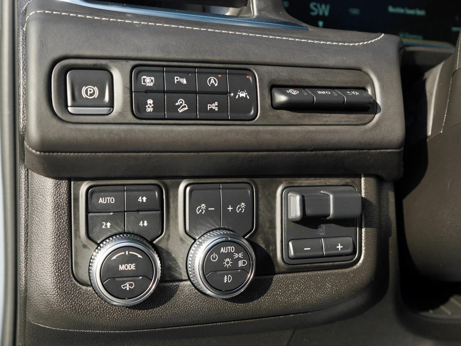 Used 2023 White Frost Tricoat GMC Denali Ultimate image 29