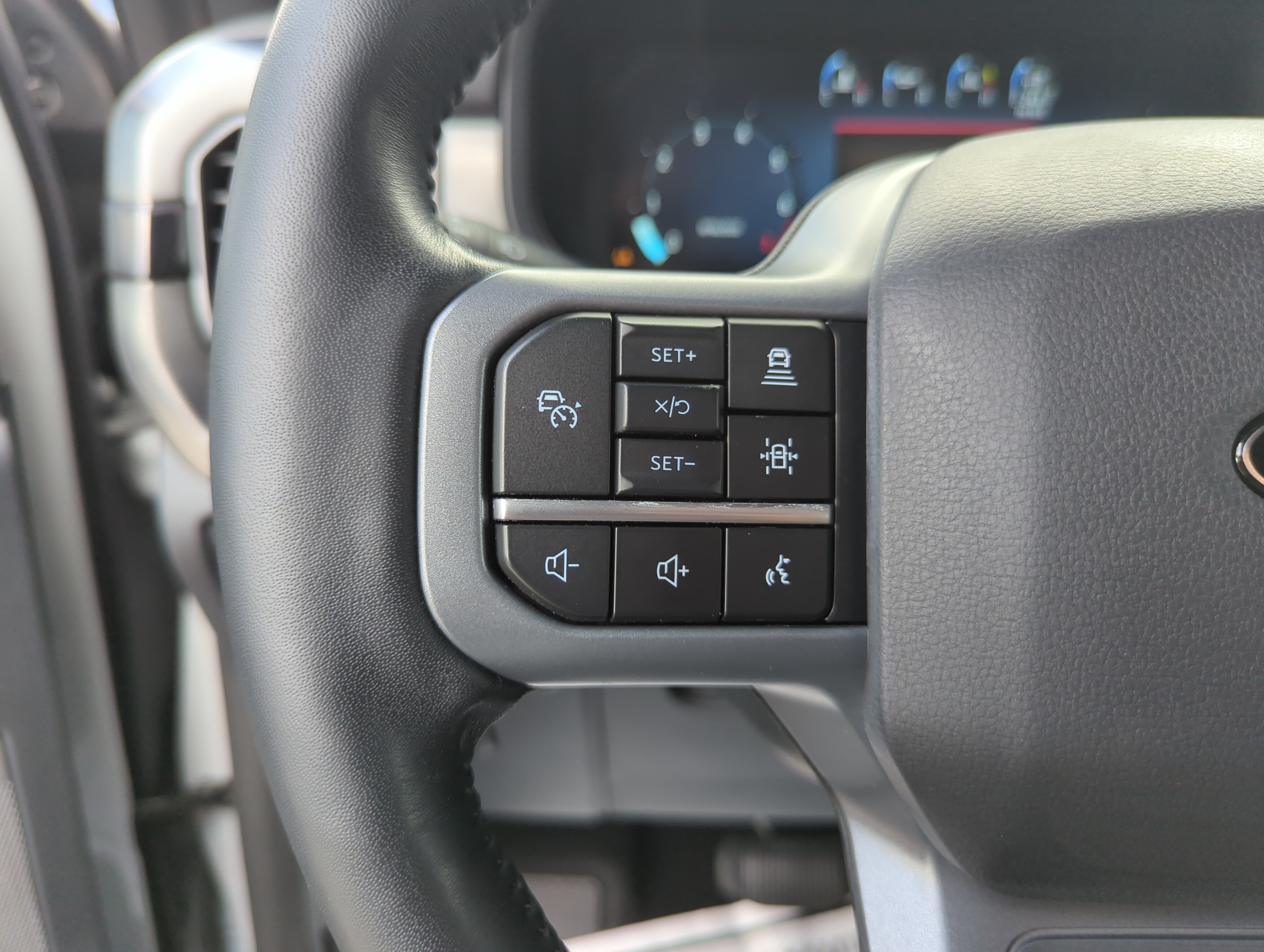 Used 2024 Avalanche Ford LARIAT image 32