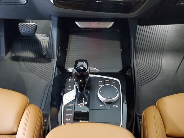 Used 2024 Gray BMW xDrive30i image 23