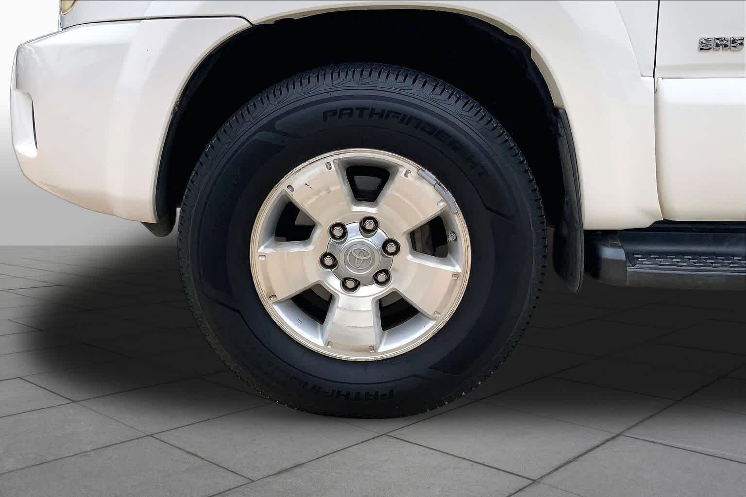 Used 2006 Natural White Toyota SR5 image 10