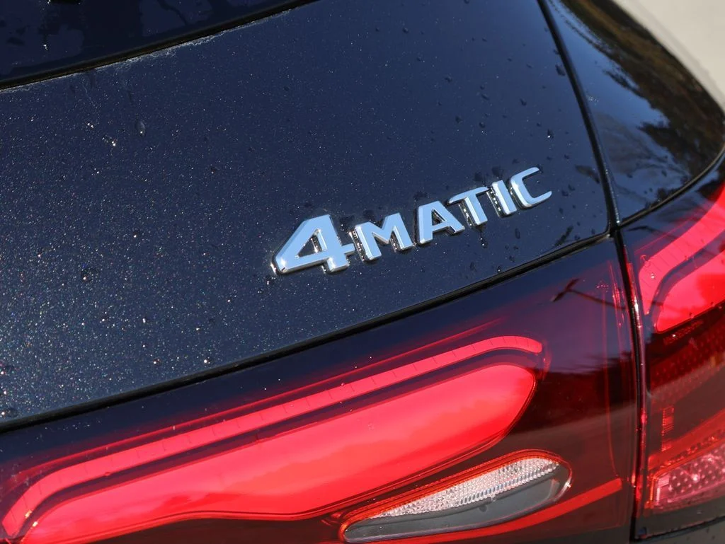 New 2026 Obsidian Black Metallic Mercedes-Benz GLC 300 image 9