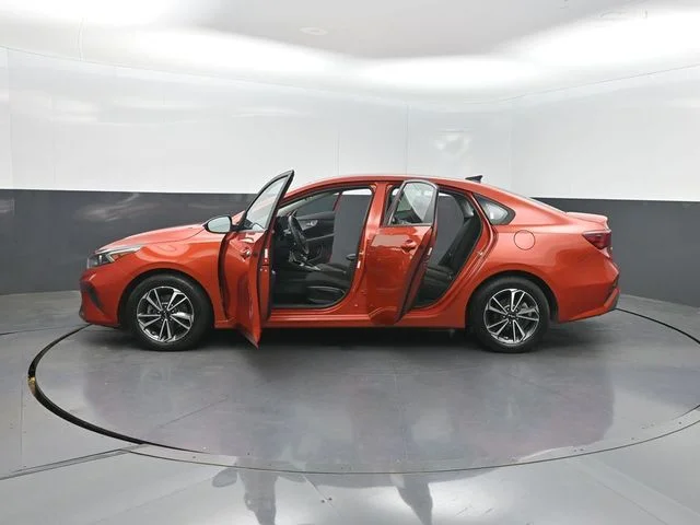 Used 2023 Red Kia LXS image 41