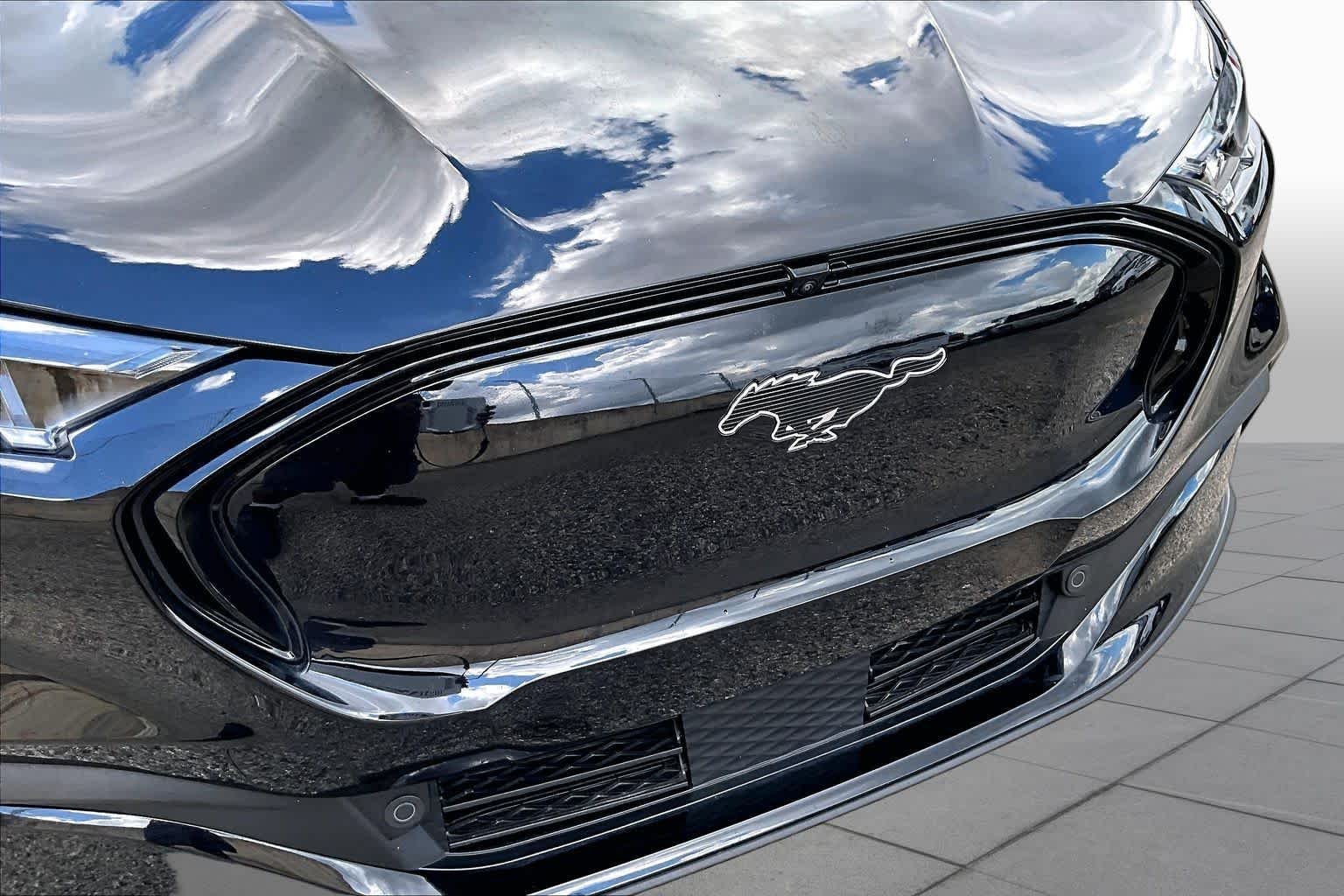 Used 2025 Shadow Black Ford Premium image 34