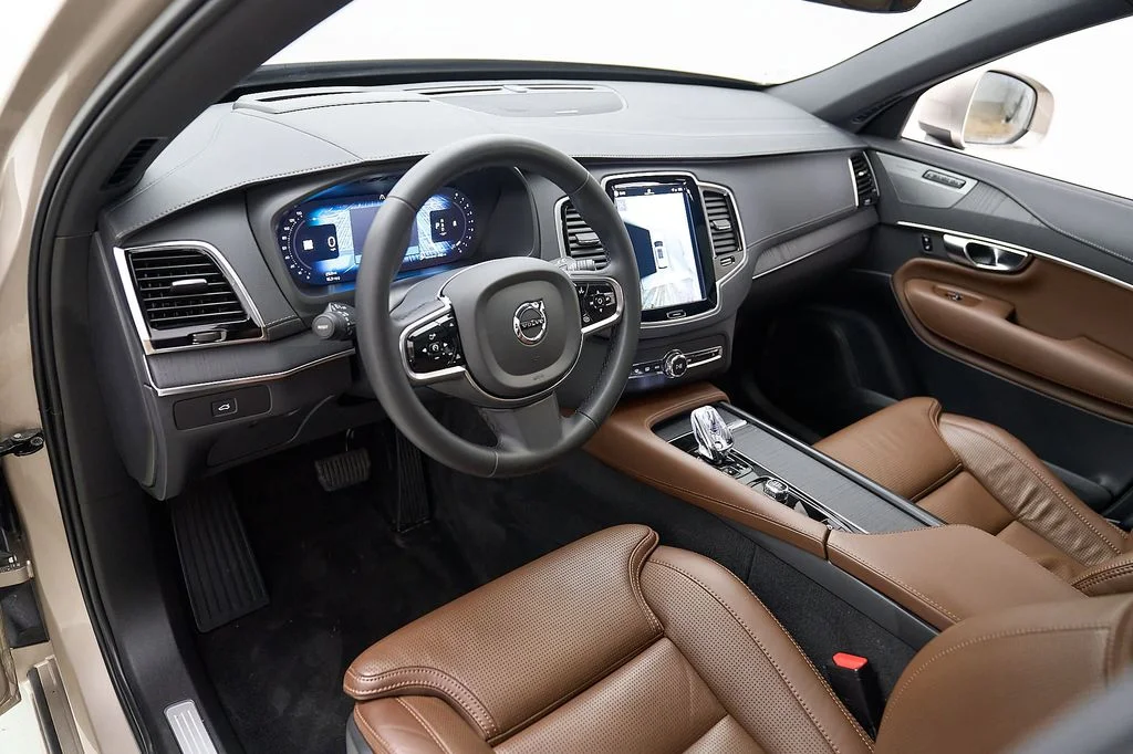 Certified Used 2023 Bright Dusk Volvo Ultimate image 13