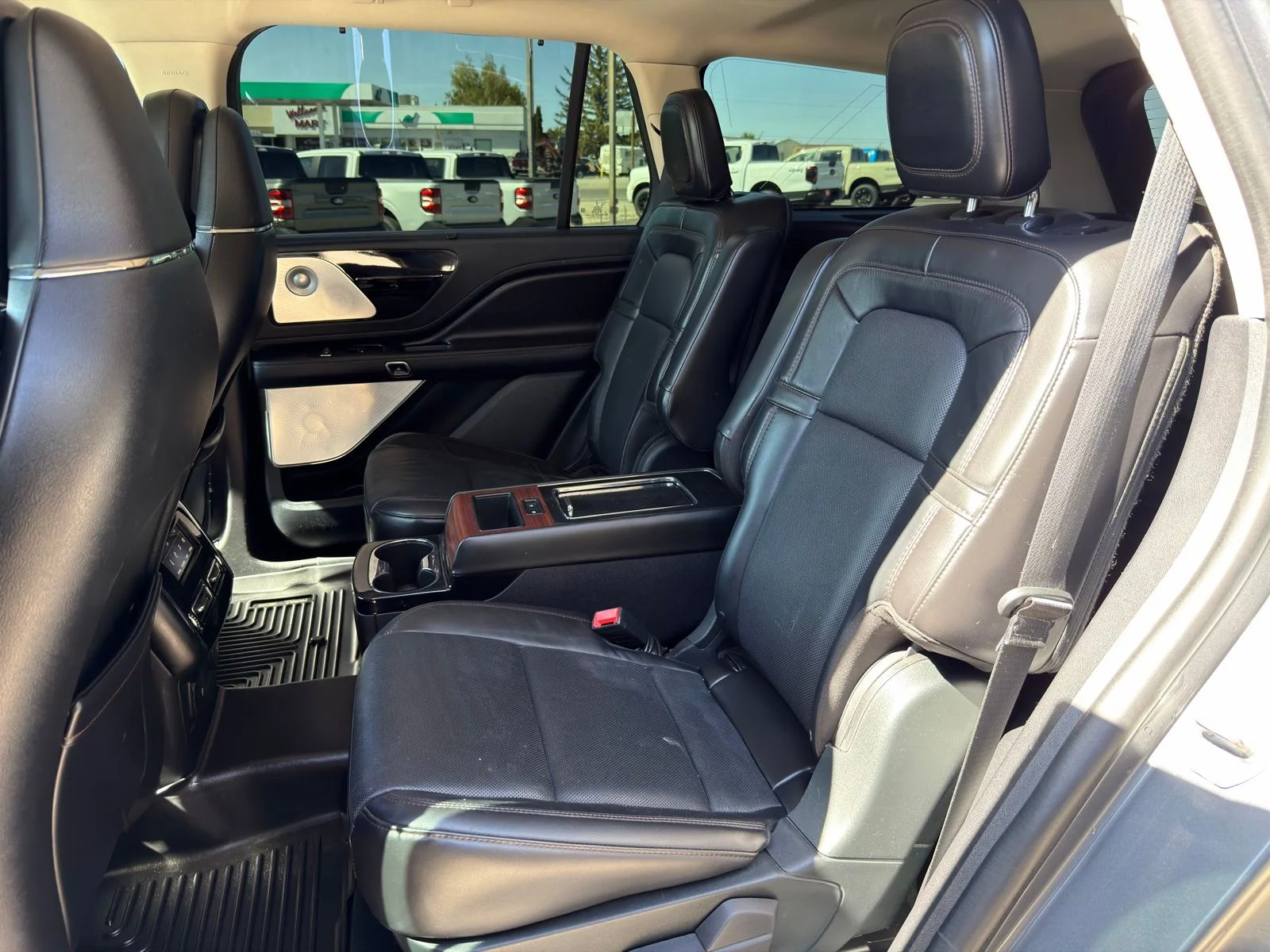 Used 2021 Gray Lincoln Reserve image 28