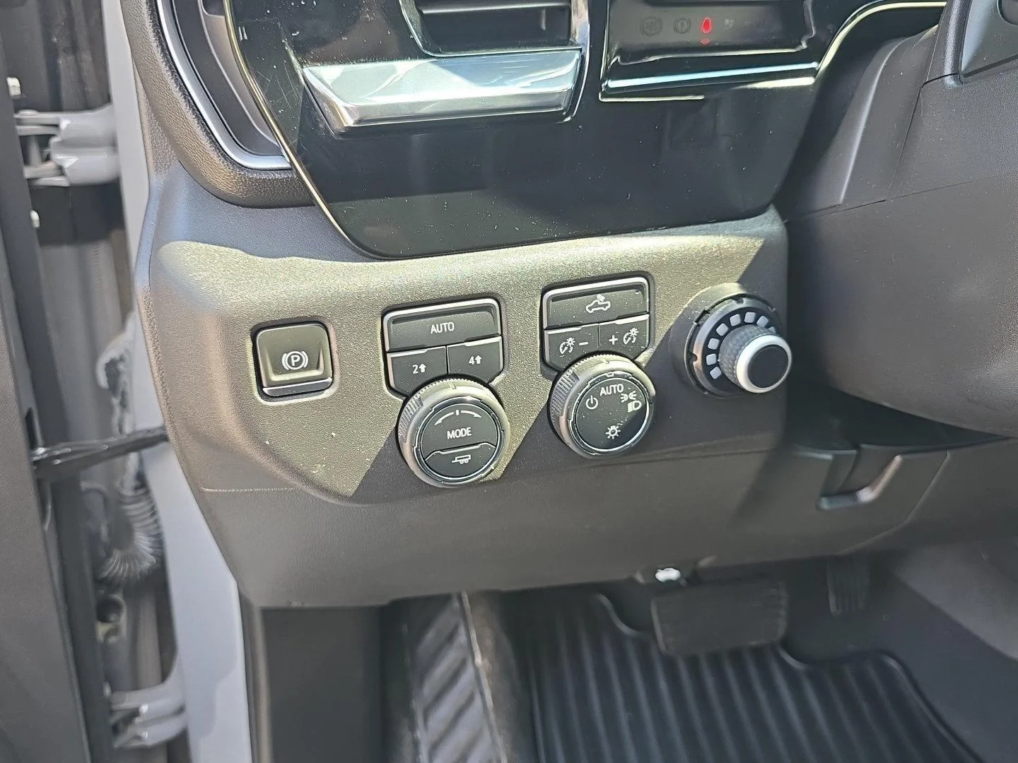 Used 2024 Slate Gray Metallic Chevrolet LT image 13