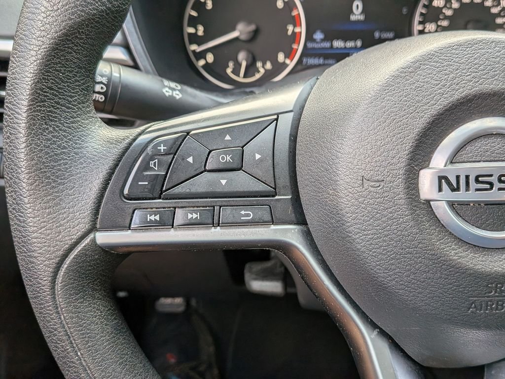 Used 2022 Silver Nissan 2.5 SV image 18