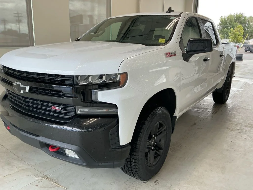 Used 2020 Summit White Chevrolet LT Trail Boss image 3