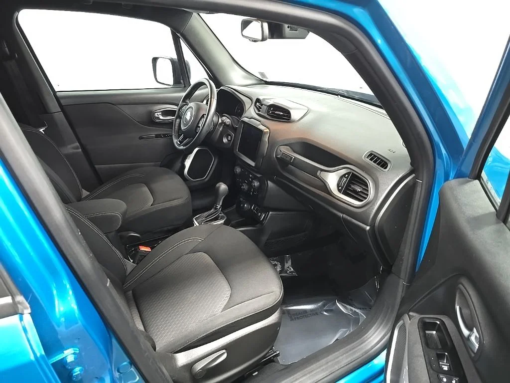 Used 2021 Bikini Metallic Clearcoat Jeep Latitude image 15