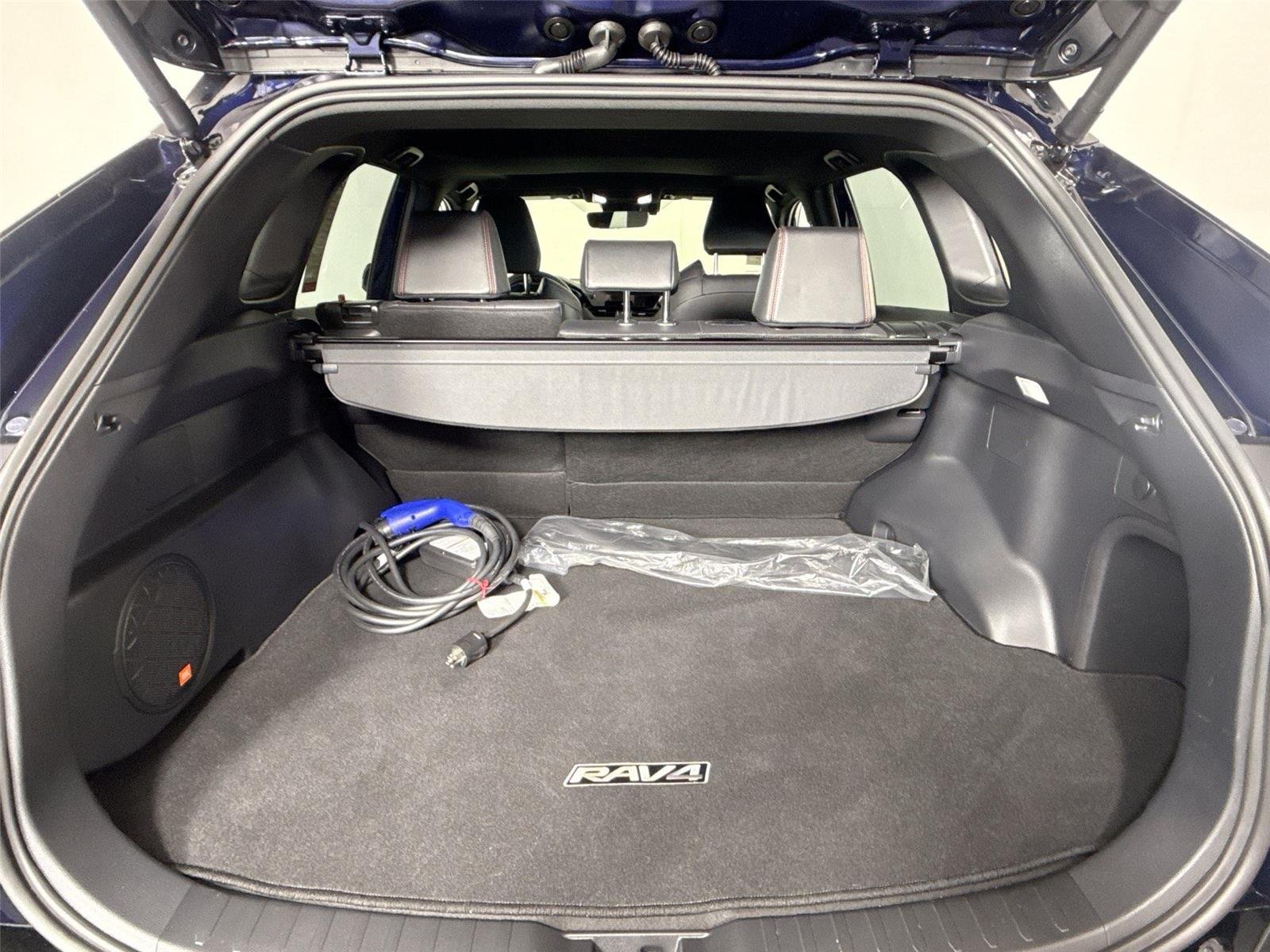 2025 Toyota RAV4 XSE - Photo 41