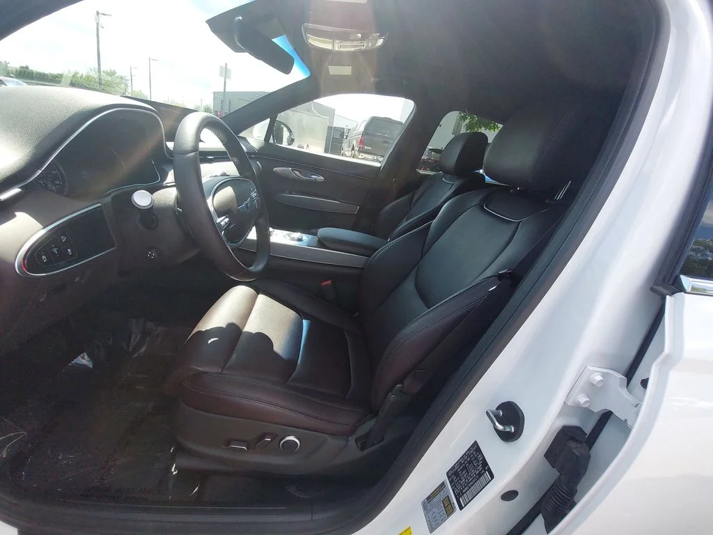 Used 2022 White Genesis 2.5T image 15