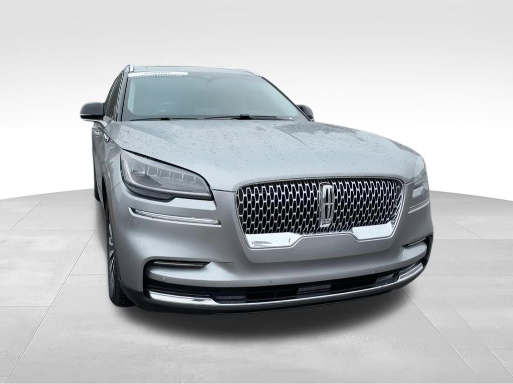 Used 2023 Silver Lincoln Standard image 3