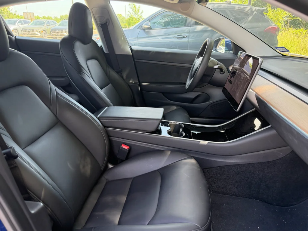 Used 2020  Tesla Standard Range image 12