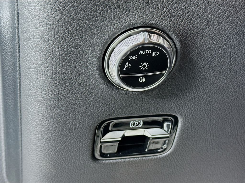 2025 Mercedes-Benz GLC Base - Photo 11