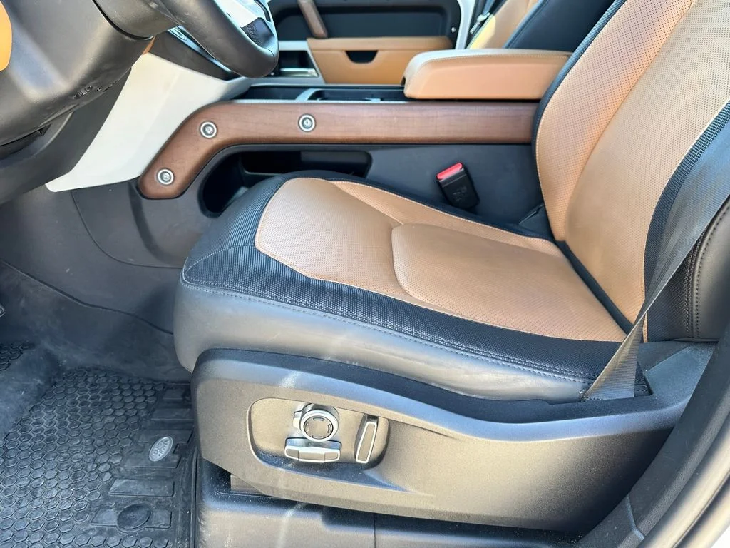 Used 2024 Blue Land Rover X-Dynamic SE image 19
