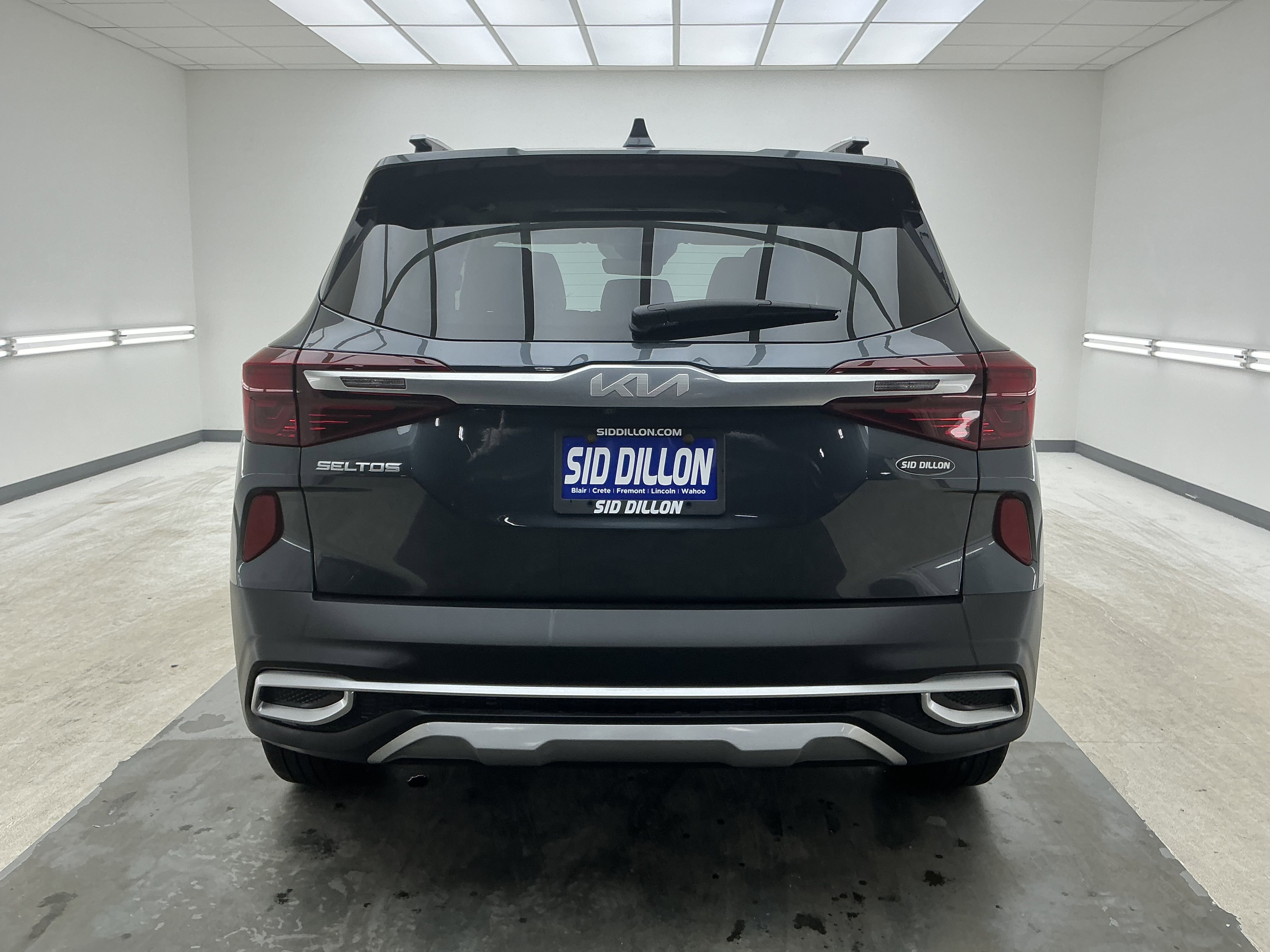 Used 2023 Gravity Gray Kia EX image 5