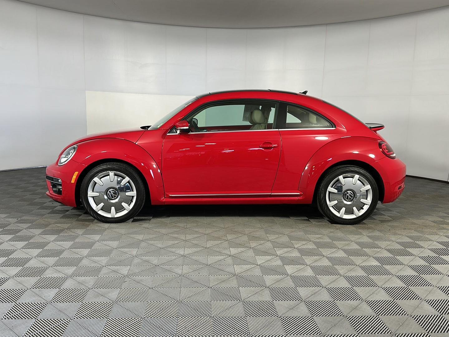 Used 2019 Tornado Red Volkswagen SE image 7