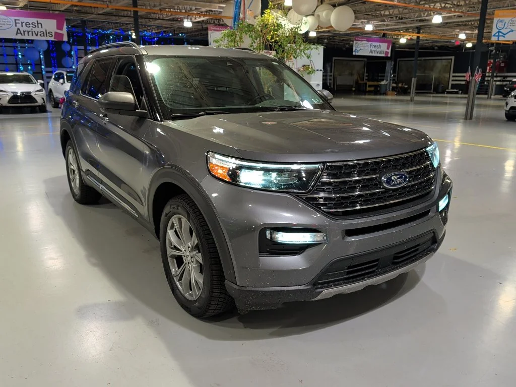 Certified Used 2023 Gray Metallic Ford XLT image 4