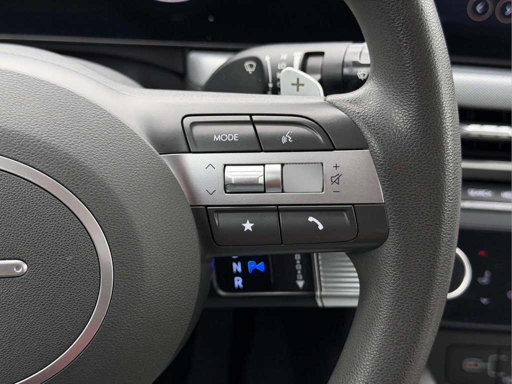 Used 2024 White Hyundai SEL image 9