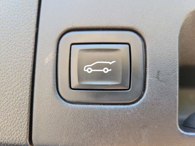 Used 2019 Silver Cadillac Premium Luxury image 9