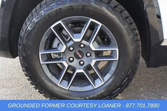 New 2026 Summit White GMC AT4 image 9