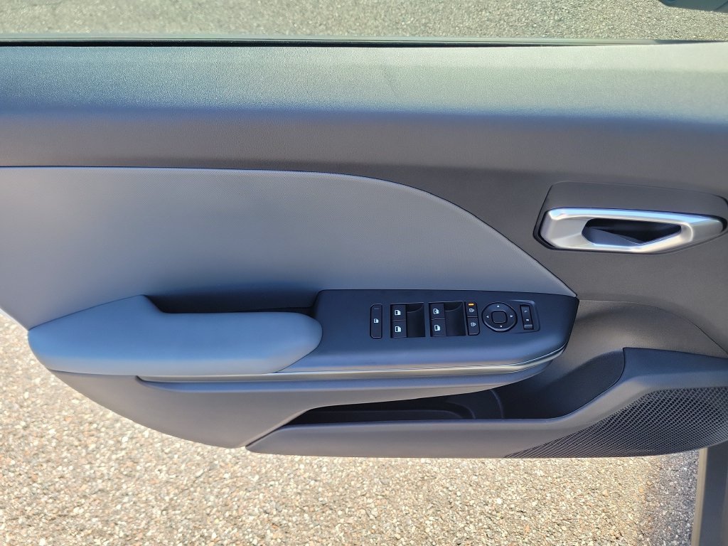 New 2026 Snow White Pearl Kia LXS image 18
